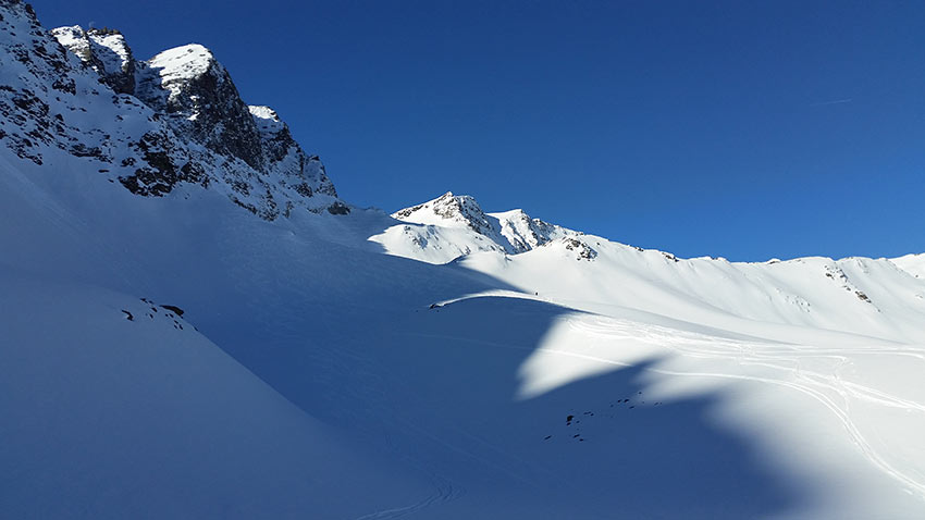 Dieses weite Hochtal wird nach Überwindung der zweiten Steilsufe erreicht - Skitour Zwieselbacher Rosskogel 