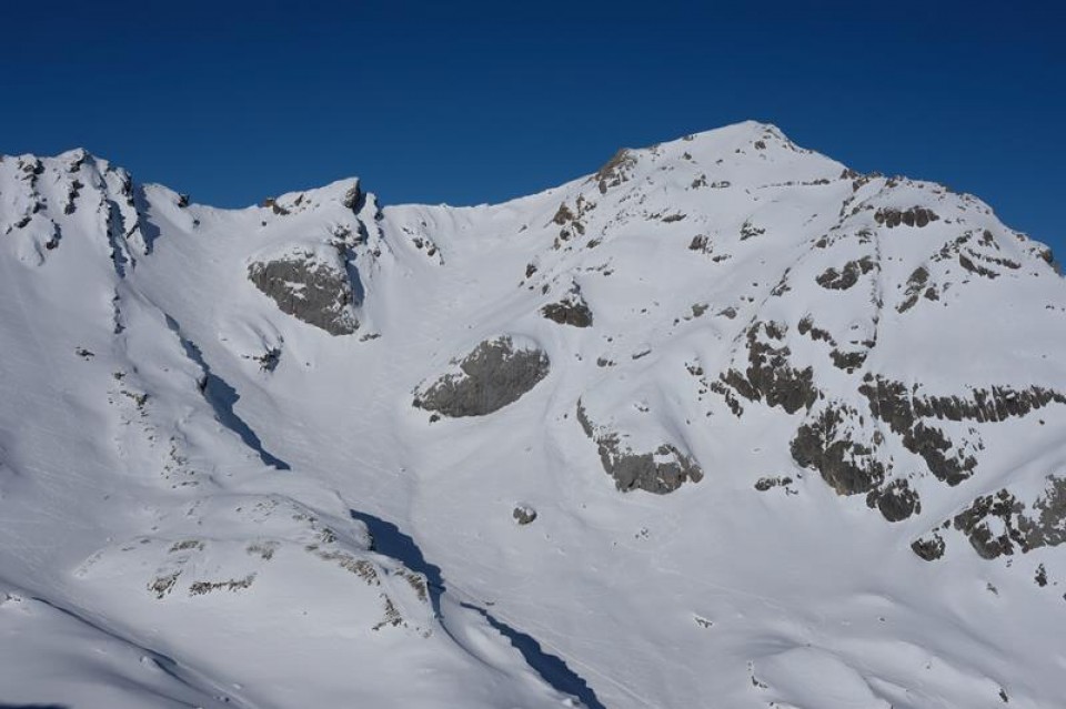 In Bildmitte Aufstiegsspur zur Muttekopfscharte und rechts der Gipfel